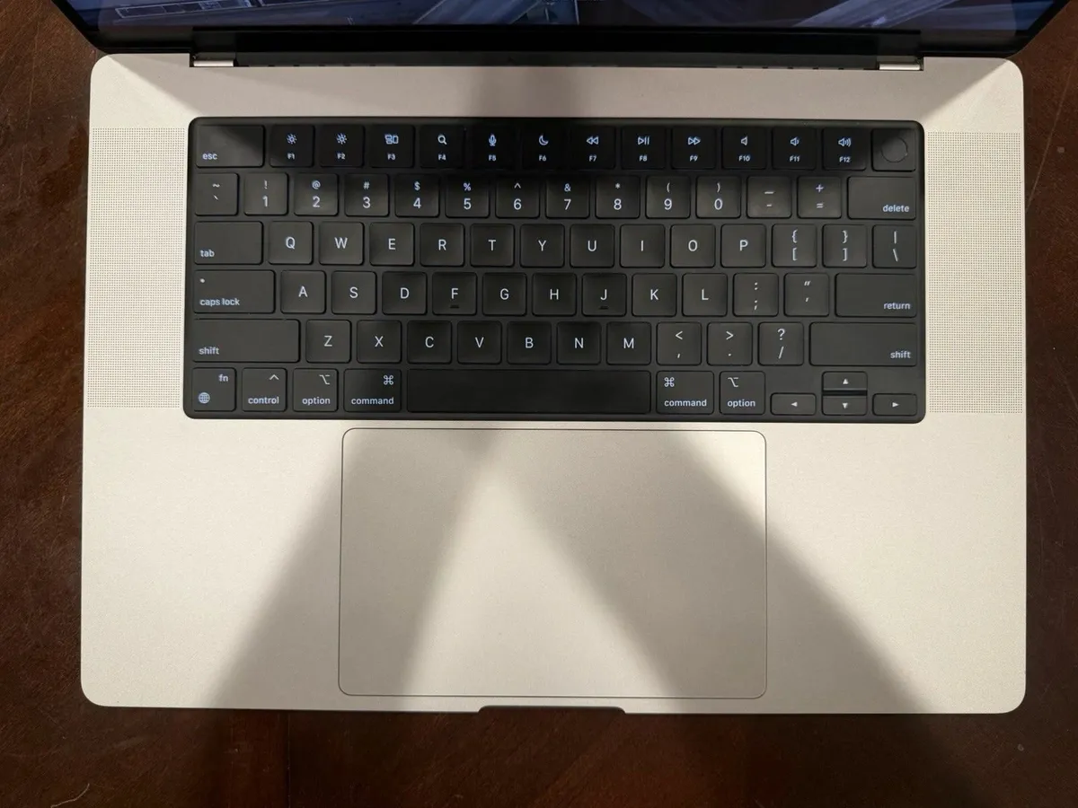 MacBook Pro 16-inch 2023 M2 Pro  512GB 16GB - Image 2