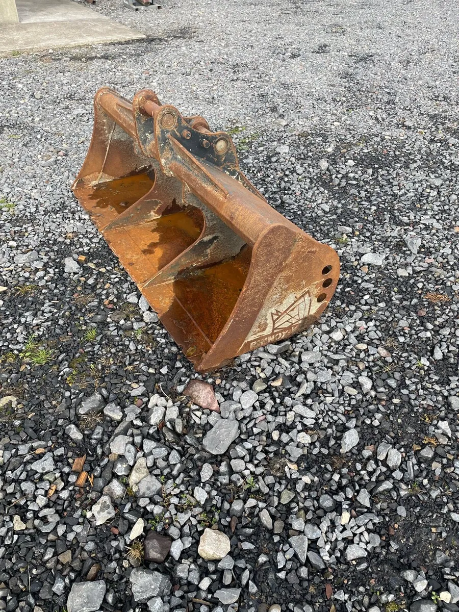 5 foot Rhinox bucket 45mm pins - Image 2