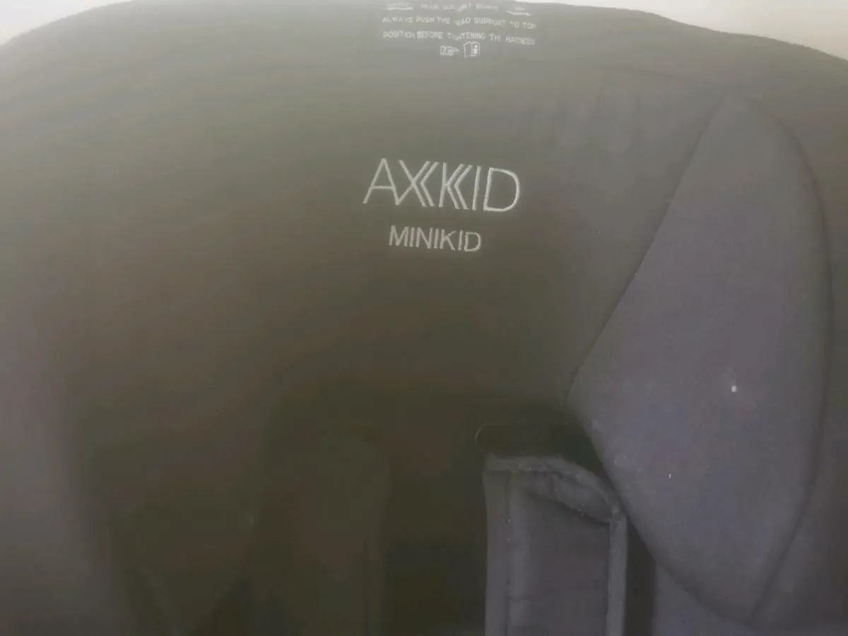 Childrens car seat - Image 1