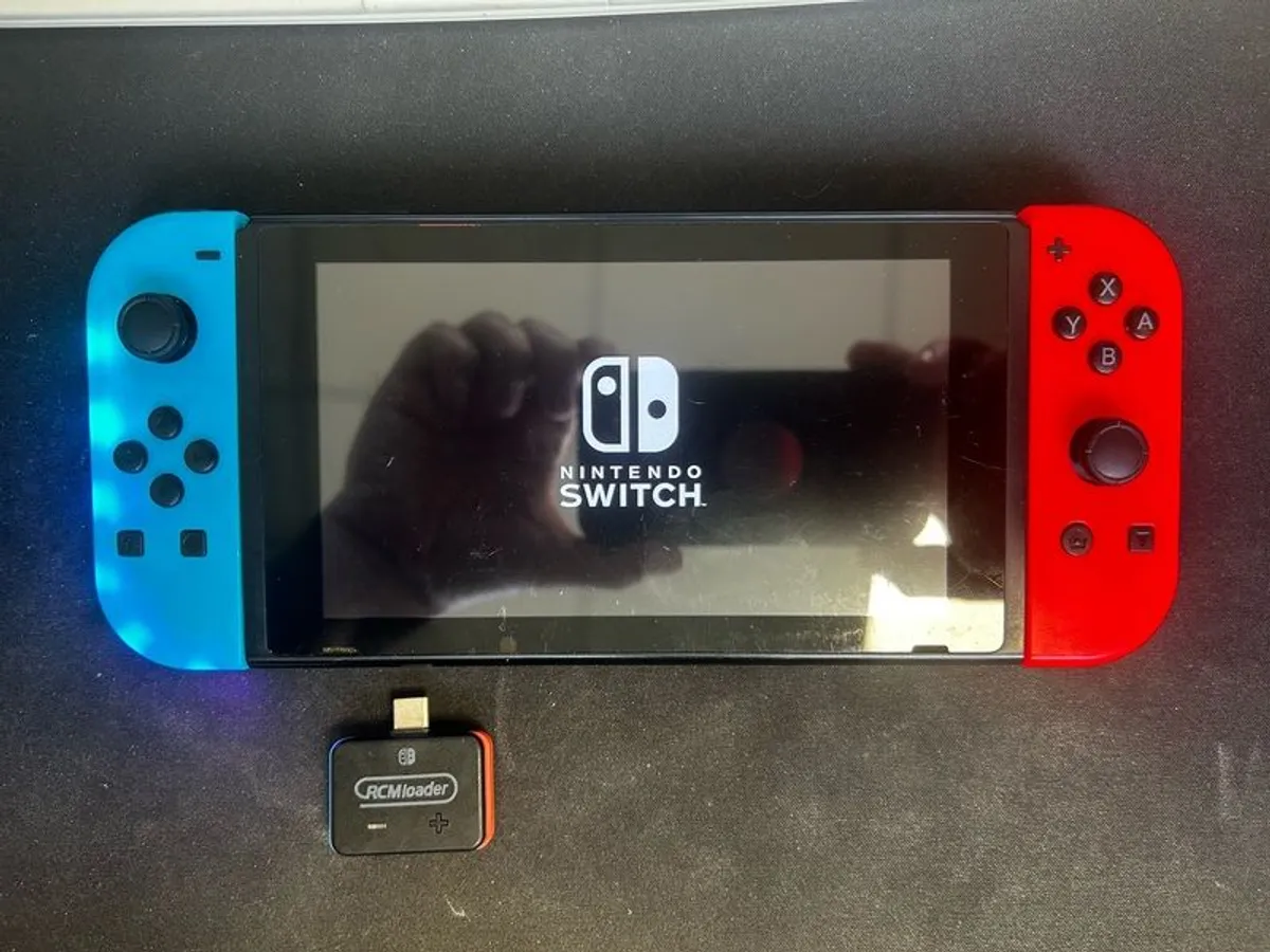 Nintendo Switch (HAC-001) with 32 games - Image 1