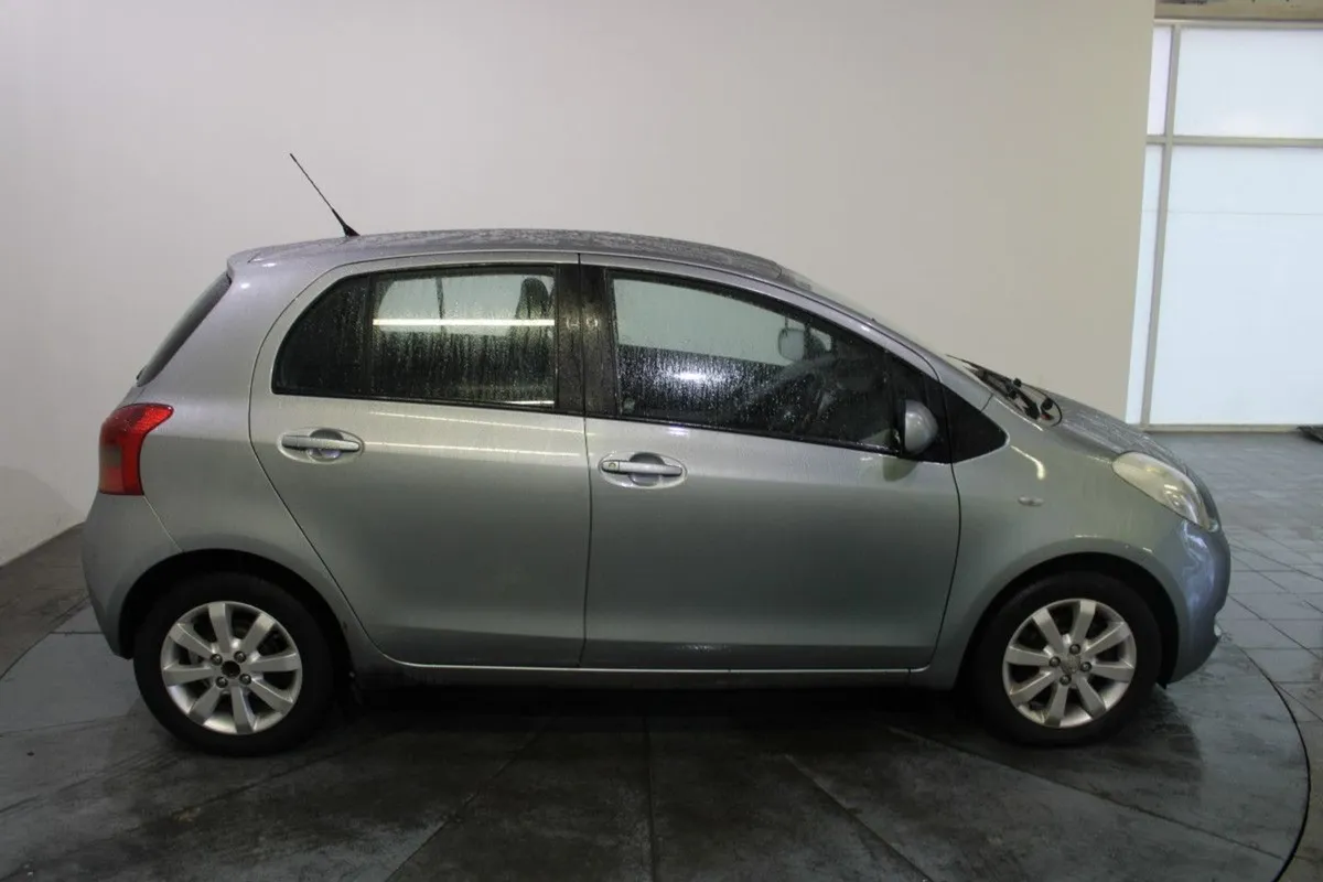Toyota Yaris 1.3 Vvt-i Terra - Image 4