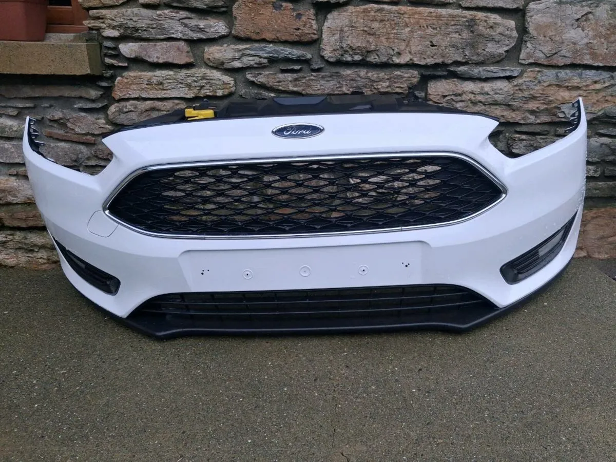 Ford focus front bumper - Image 1