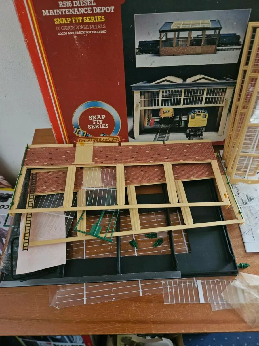 Hornby OO Gauge Maintaince Shed - Image 2