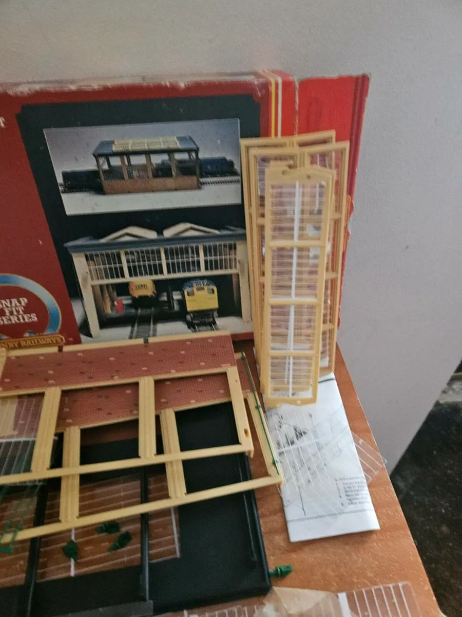 Hornby OO Gauge Maintaince Shed - Image 3