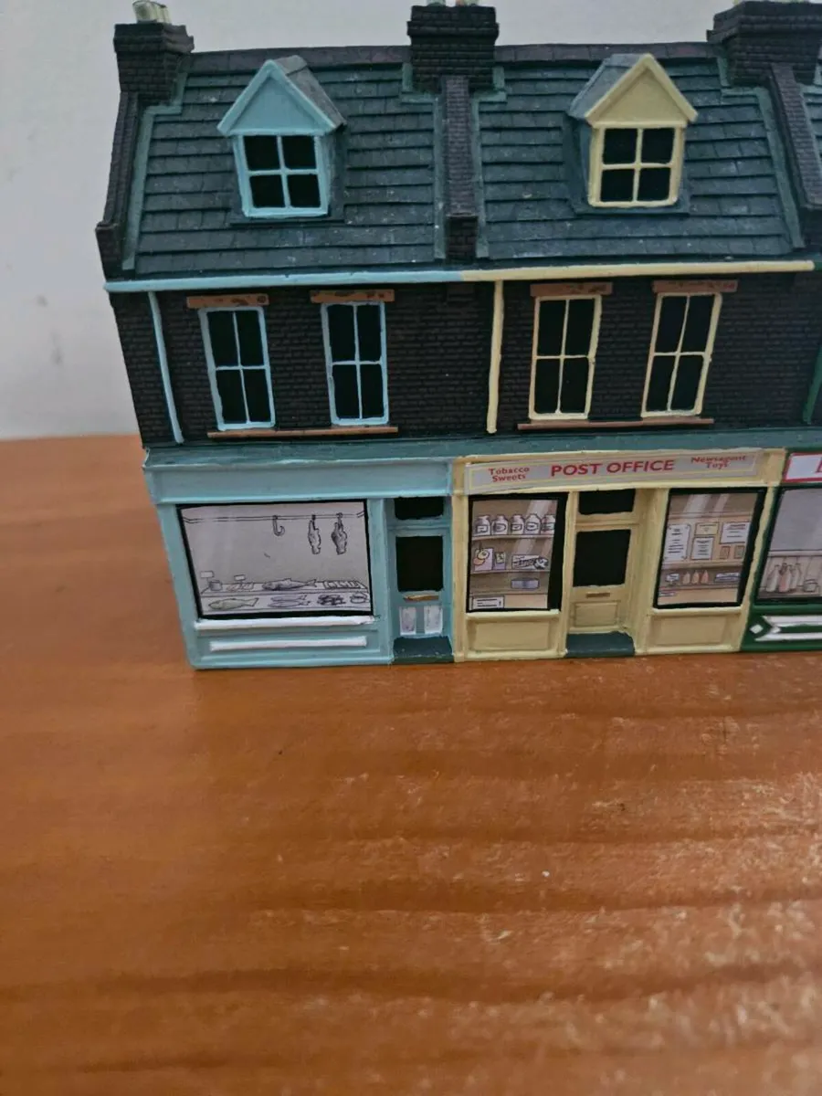 Hornby Scenix OO Gauge Shops - Image 3