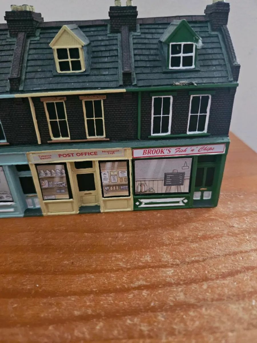 Hornby Scenix OO Gauge Shops - Image 4