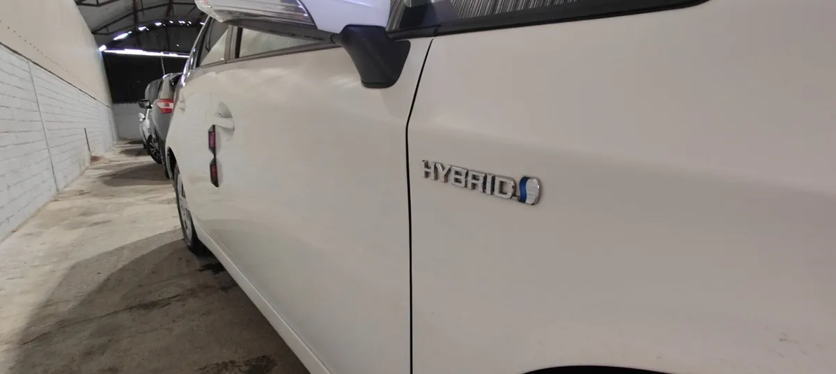 2011 Toyota Prius Pear white NCT 2027 - Image 4