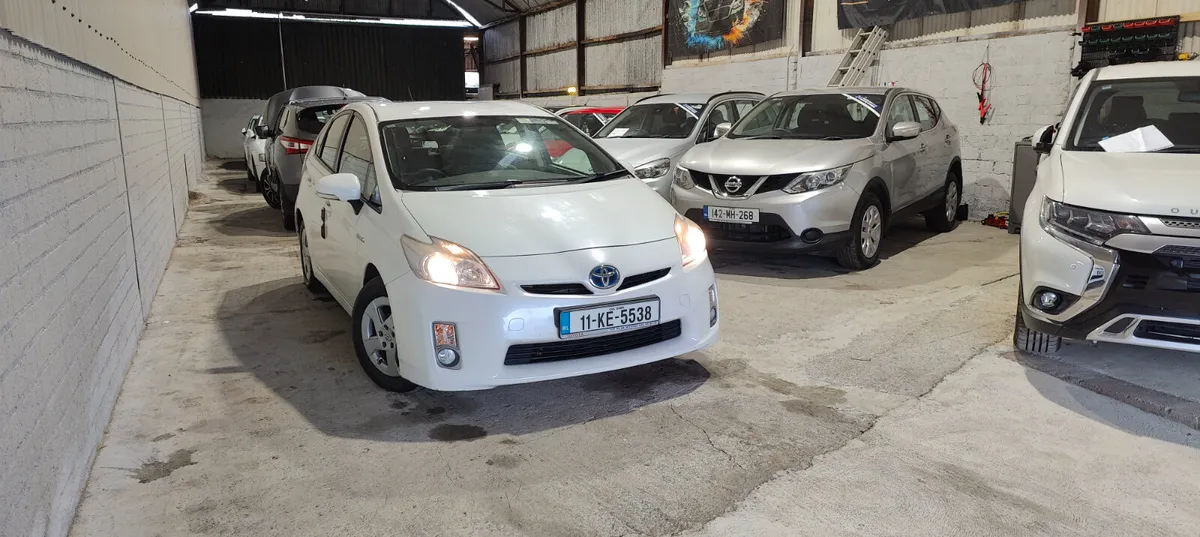 2011 Toyota Prius Pear white NCT 2027 - Image 1