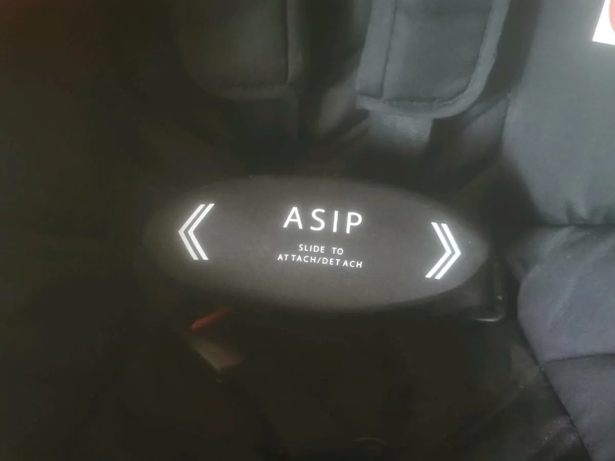 Childrens car seat - Image 3