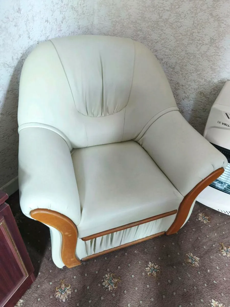 Couch and two armchairs - Image 2