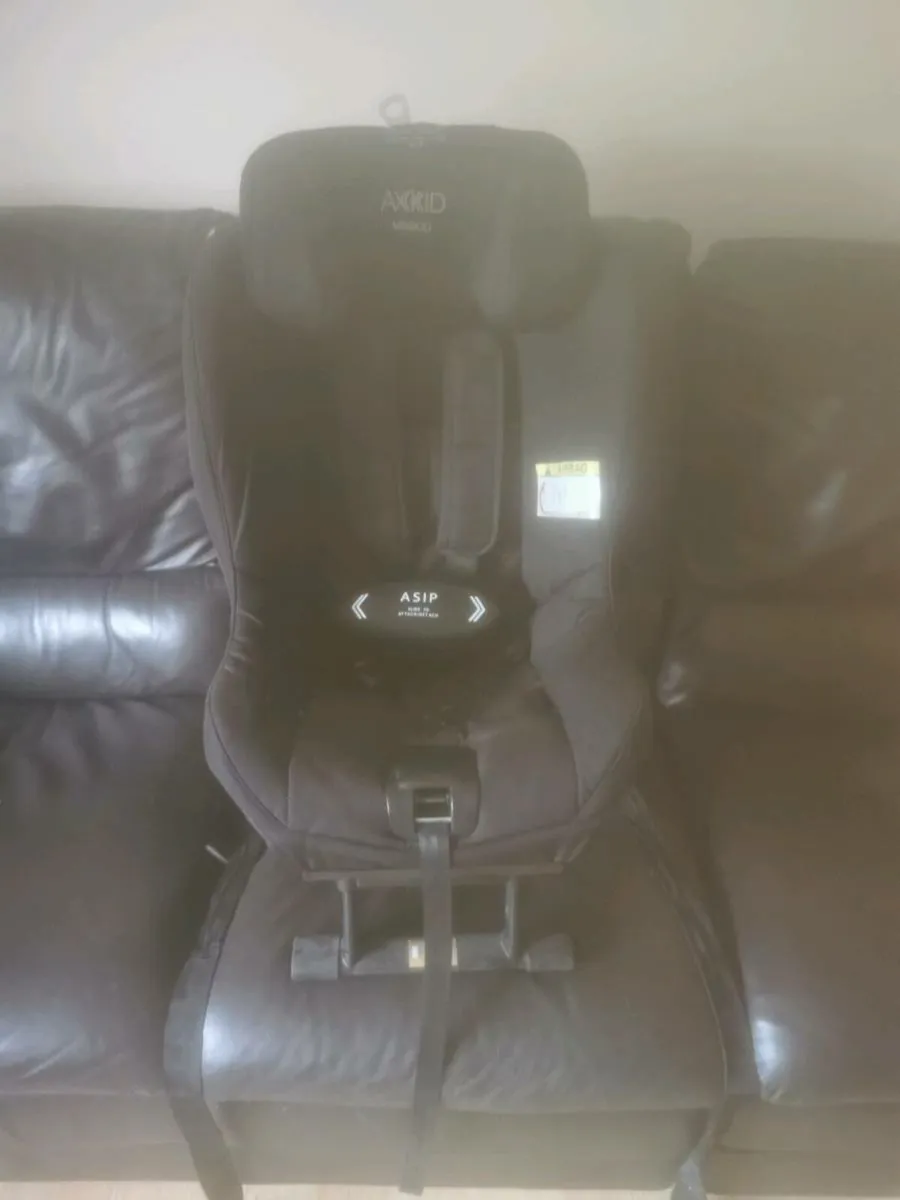 Childrens car seat - Image 4