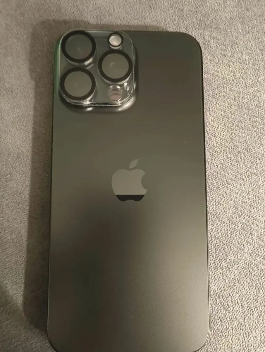IPhone 16 Pro Max + Extras - Image 1