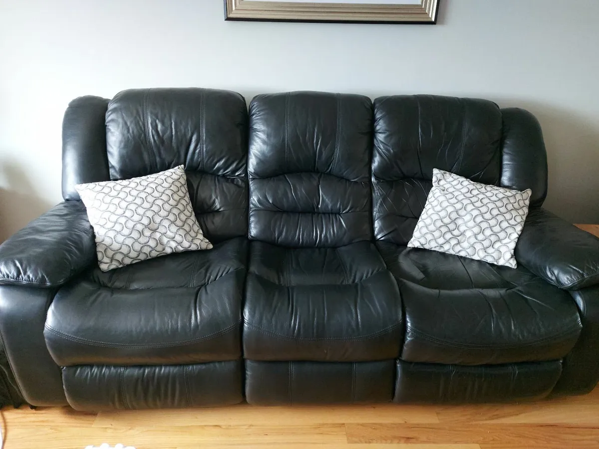 Leather reclining 3 piece suite - Image 1