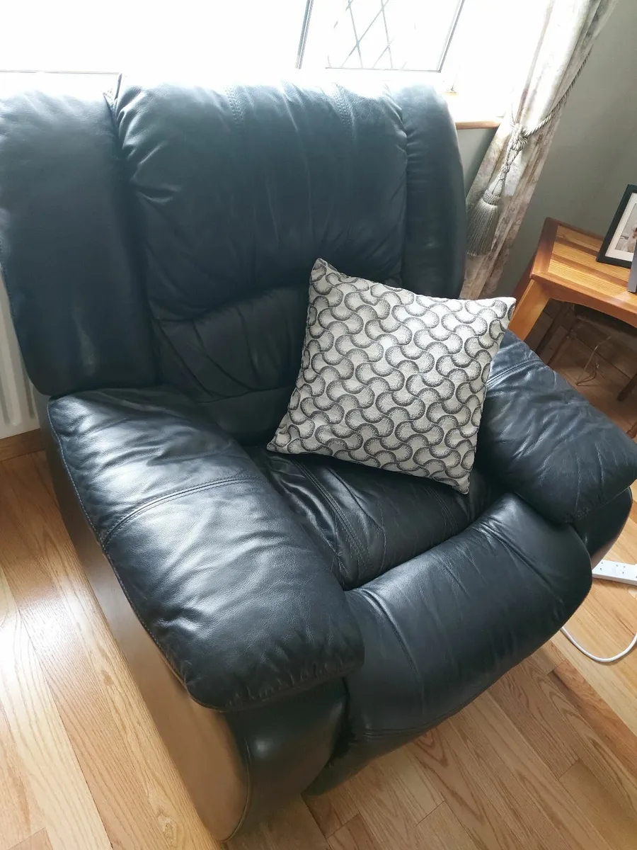 Leather reclining 3 piece suite - Image 2