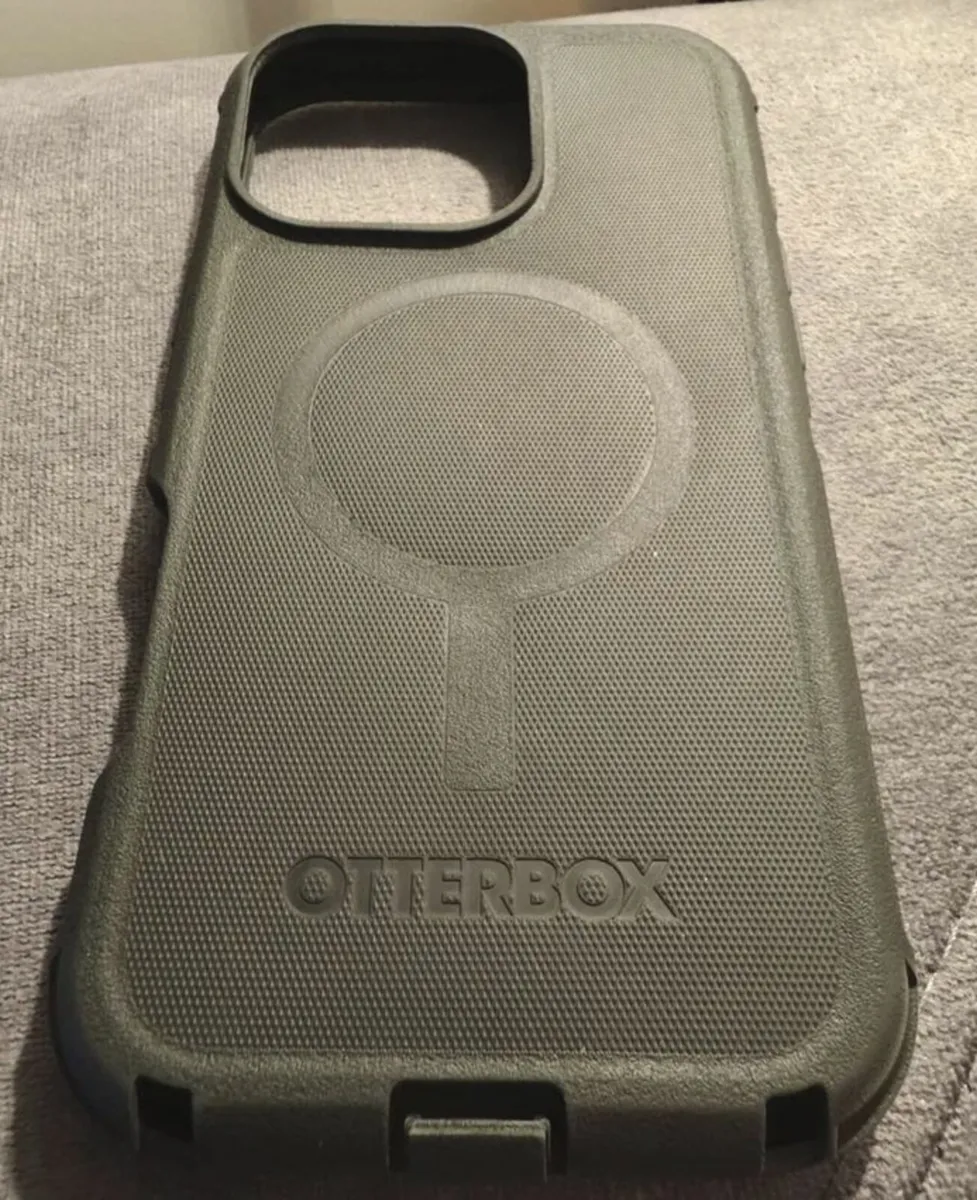 IPhone 16 Pro Max + Extras - Image 4