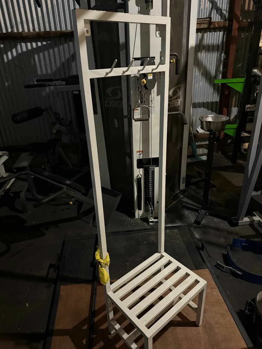 METAL GYM COAT HANGER SEAT – Commercial Grade