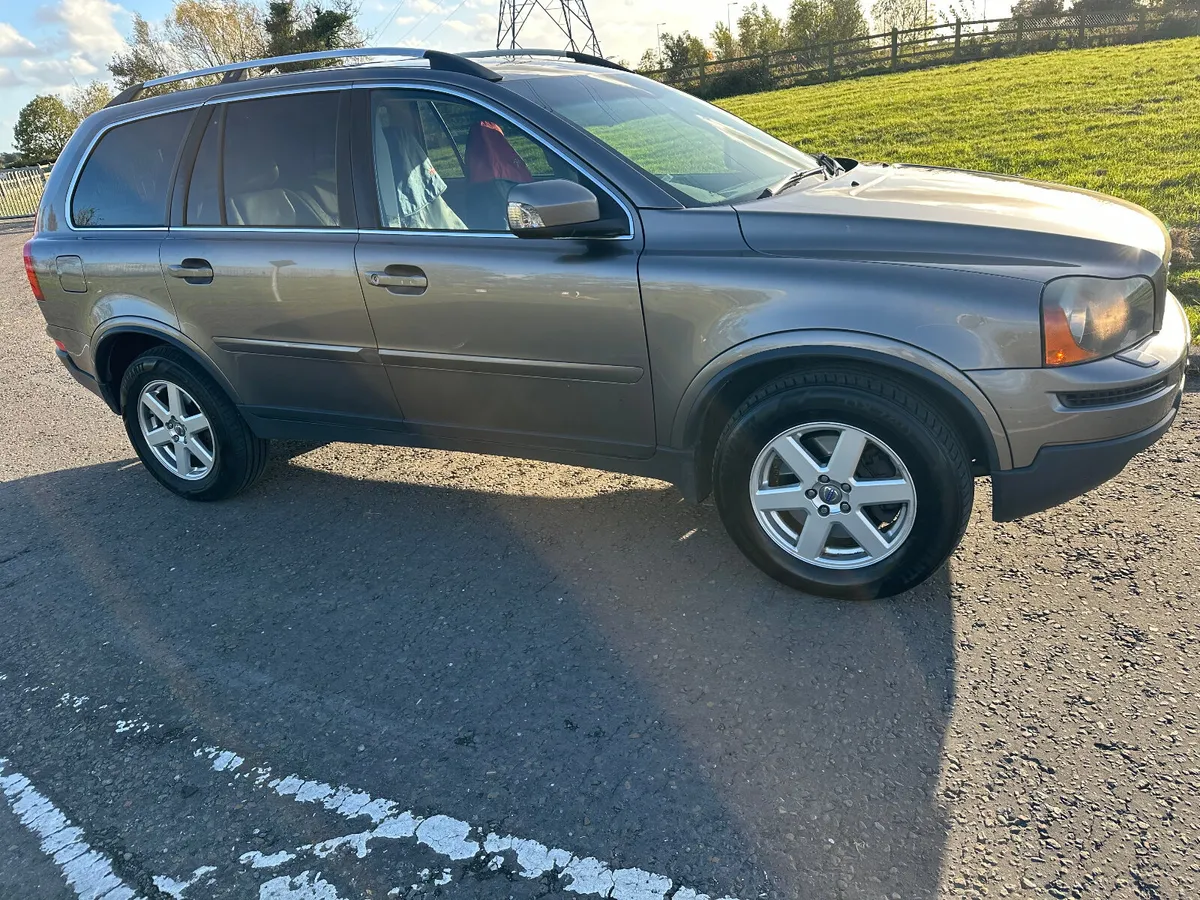 2010 VOLVO XC90 SE D5 4X4 185HP. - Image 3