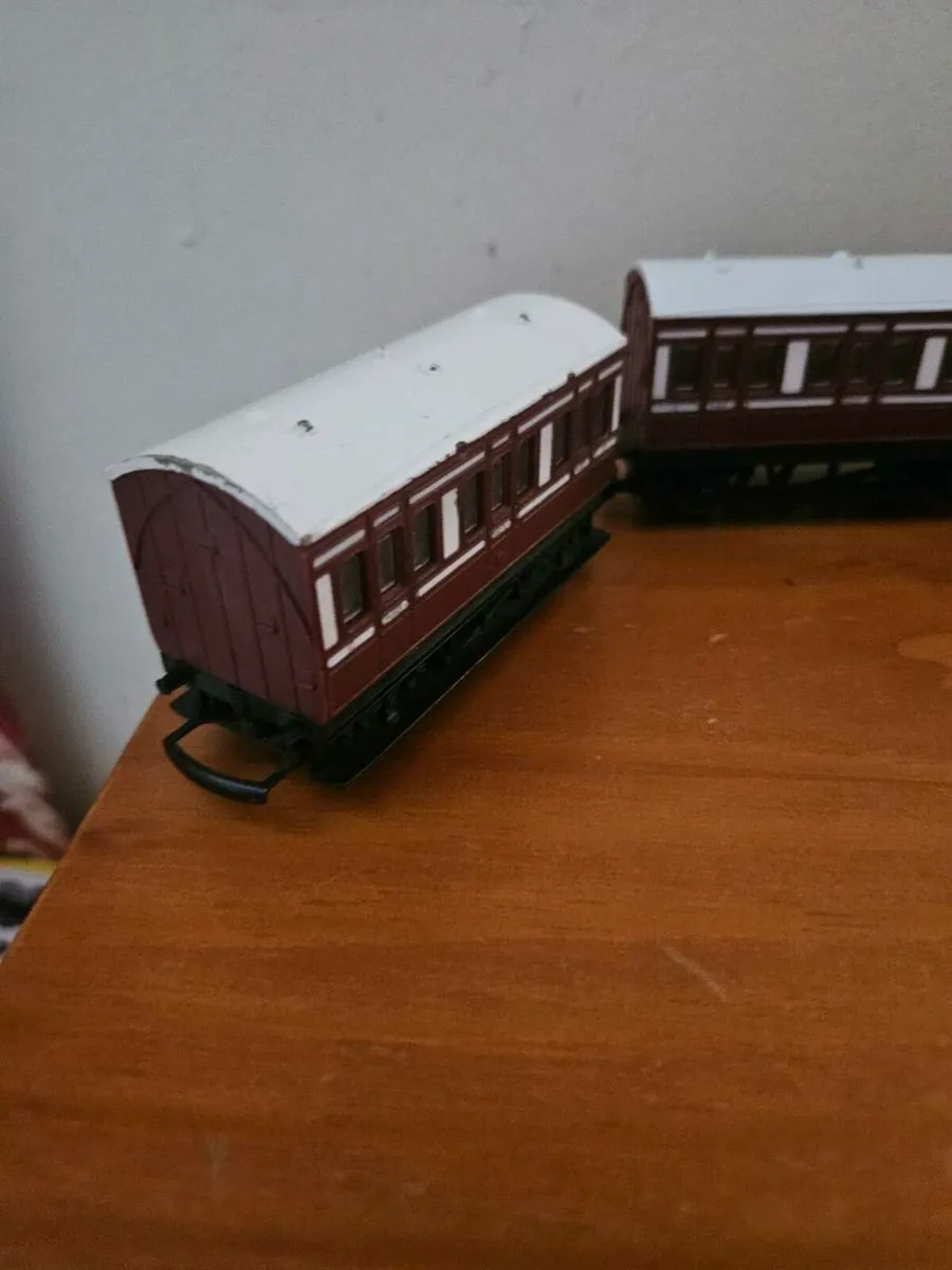 Hornby OO Gauge Carraiges - Image 2