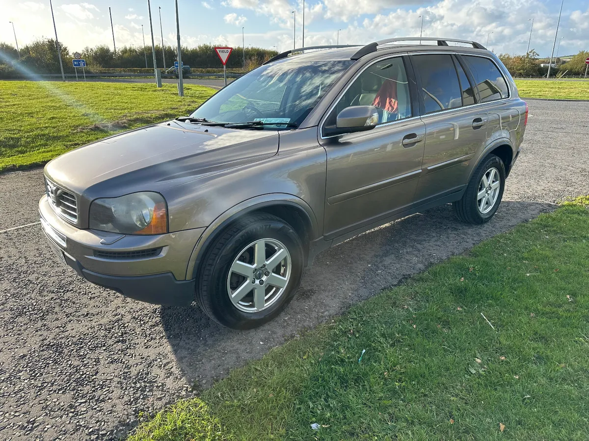 2010 VOLVO XC90 SE D5 4X4 185HP. - Image 1