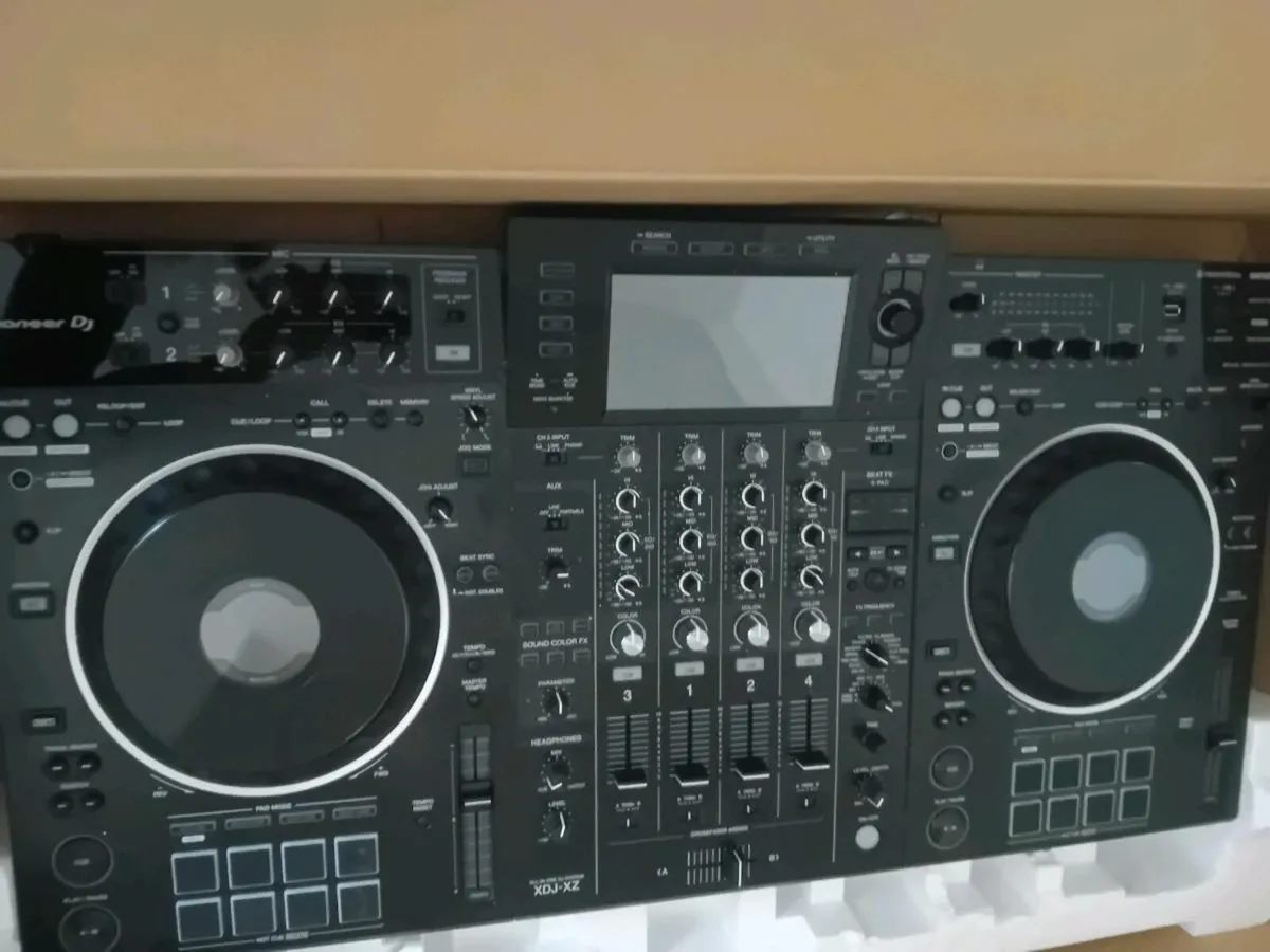 Dj Decks - Image 1