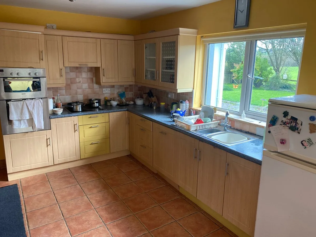 Kitchen without appliances - Image 3