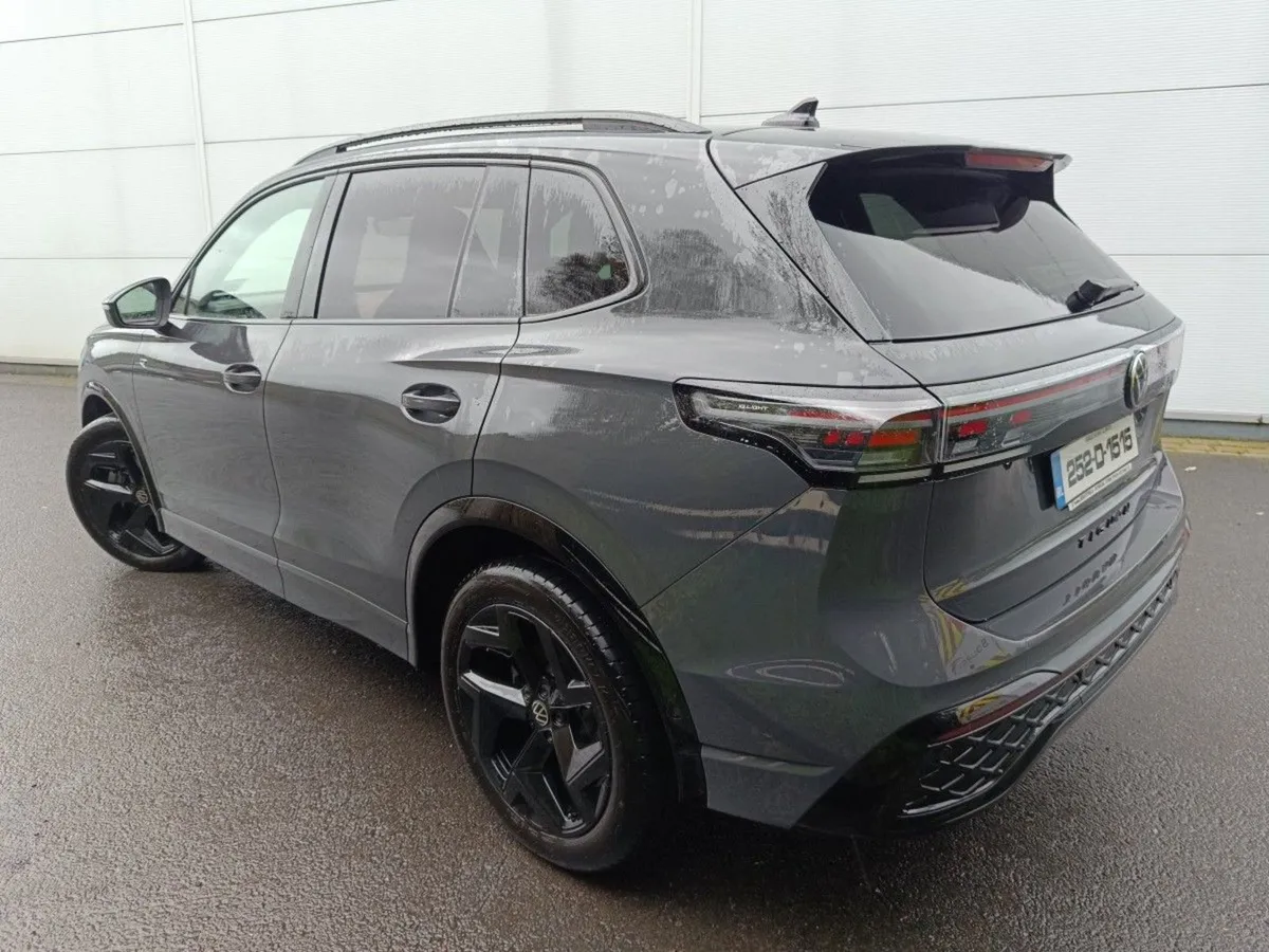 Volkswagen Tiguan 2.0 TDI 150HP R-line DSG Black - Image 3