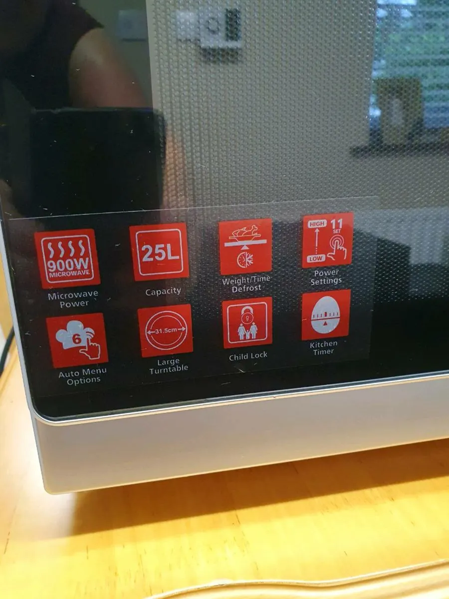 Sharp 900w 25L microwave( good as new) - Image 2