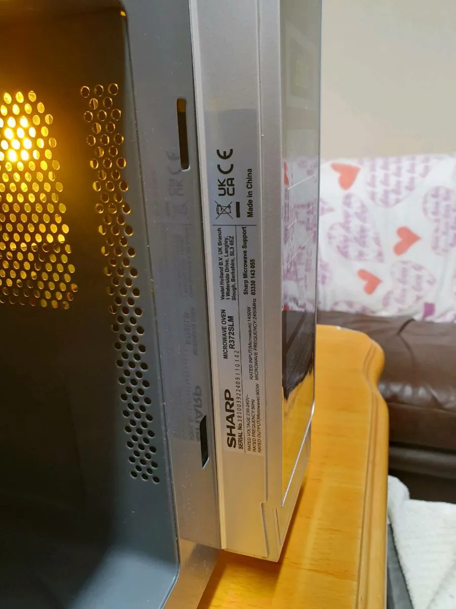 Sharp 900w 25L microwave( good as new) - Image 3