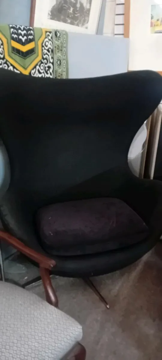 Mid Century Egg Style Swivel Chair