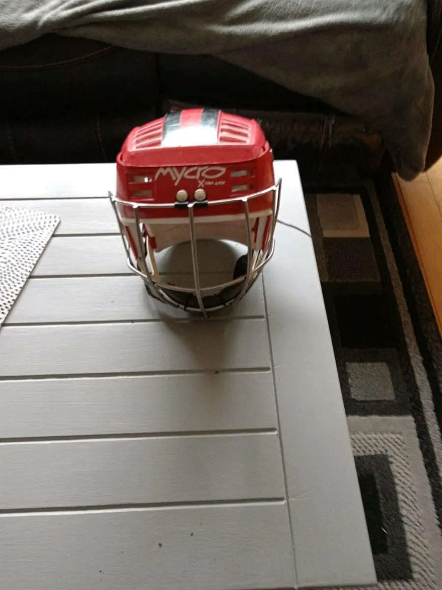 Hurling helmet - Image 1