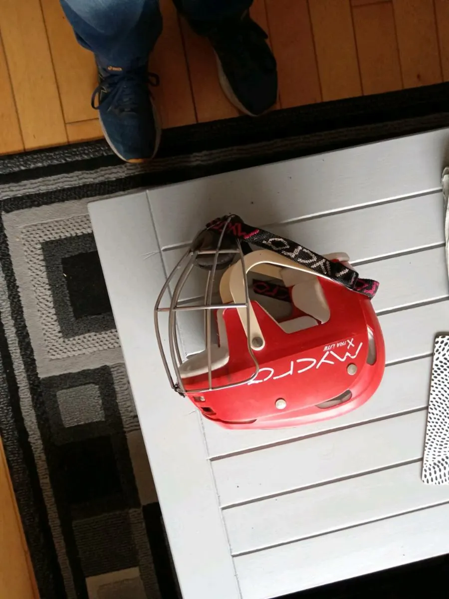 Hurling helmet - Image 3