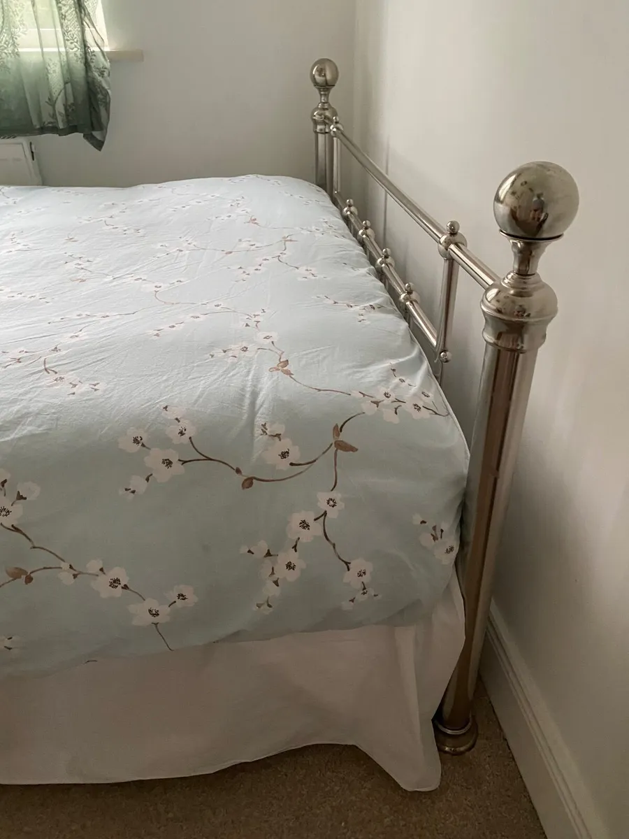 Bed - Luxury, Chrome Small 4ft - Image 3