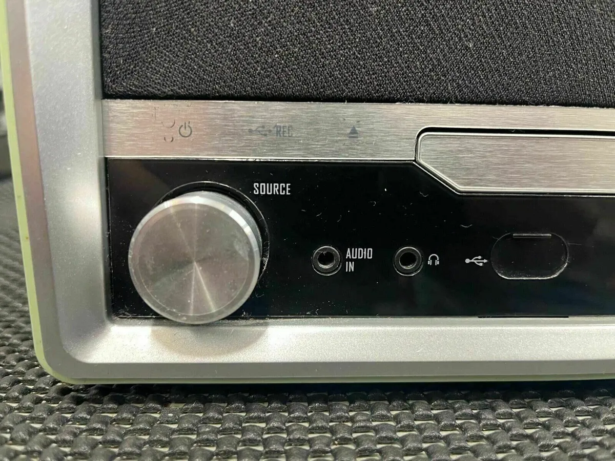 Philips CD Player and Turntable - Image 2