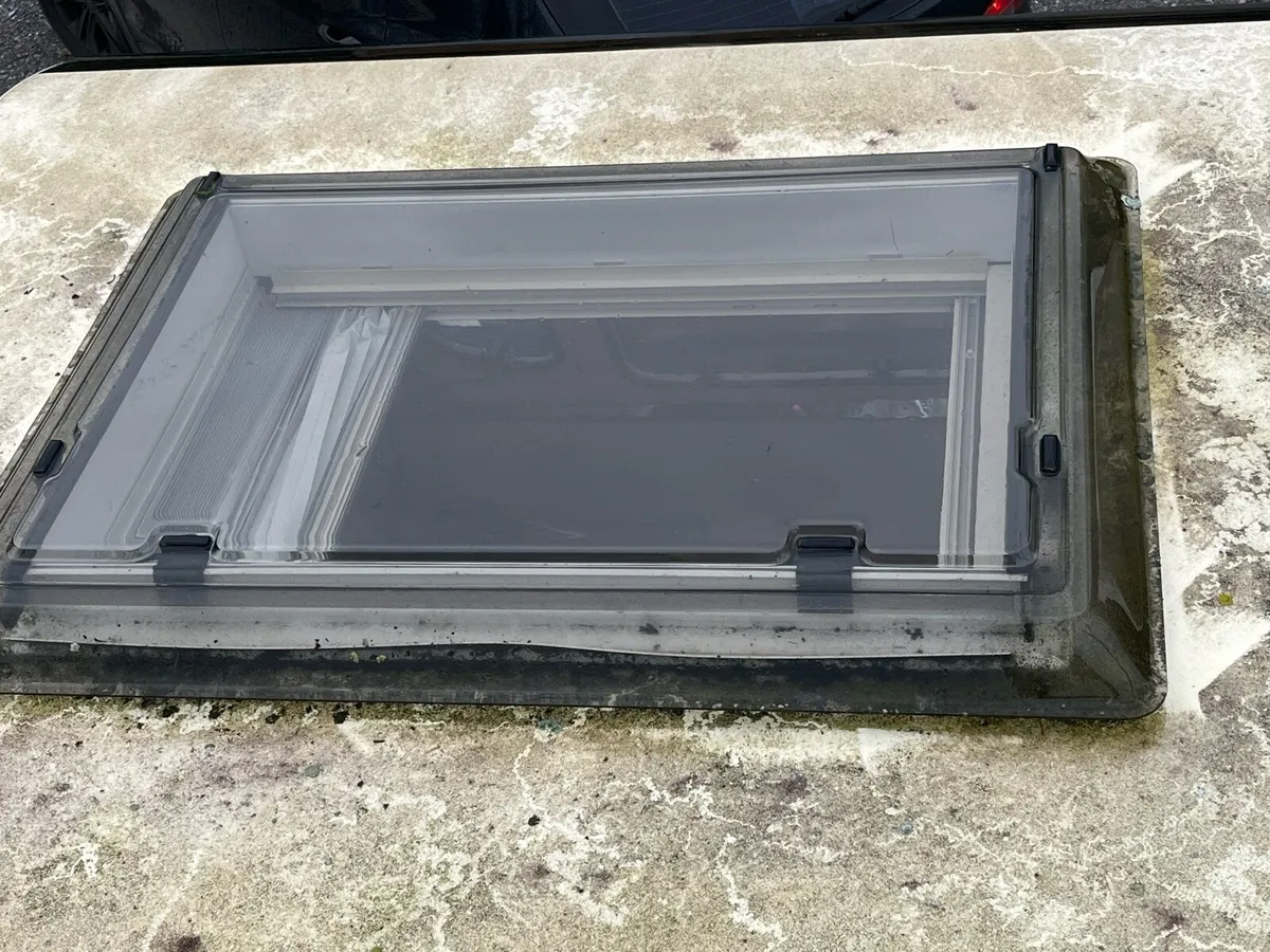 Caravan parts, windows & large skylight - Image 1