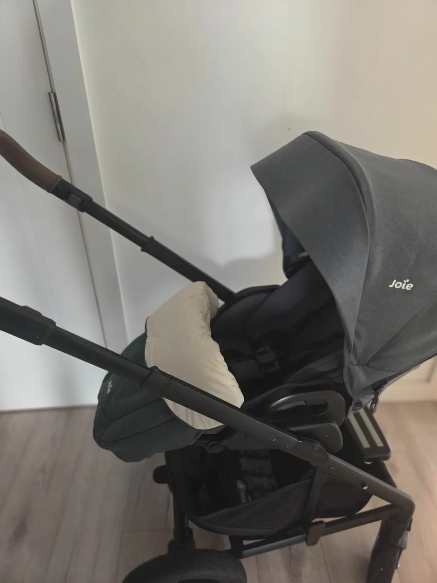 Joie pram - Image 1