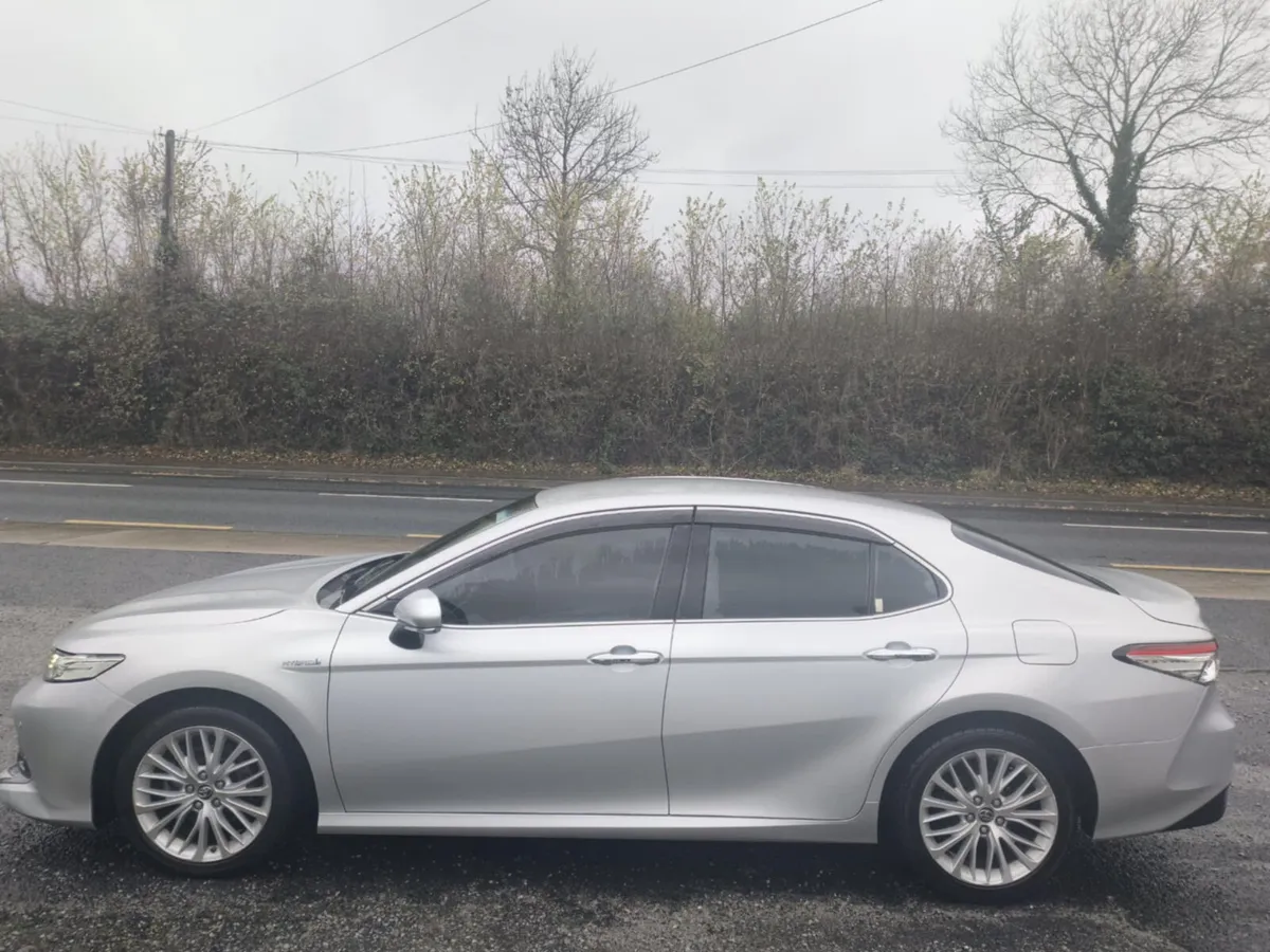 Toyota Camry 2019 Hybrid Automatic !!! - Image 4