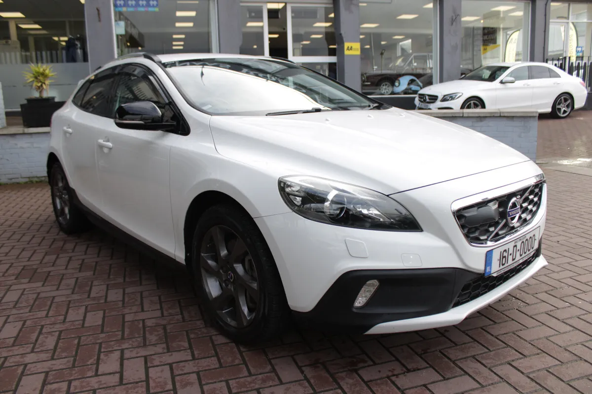 2.0D4 CROSS COUNTRY HATCH 5DR AUTOMATIC - Image 2