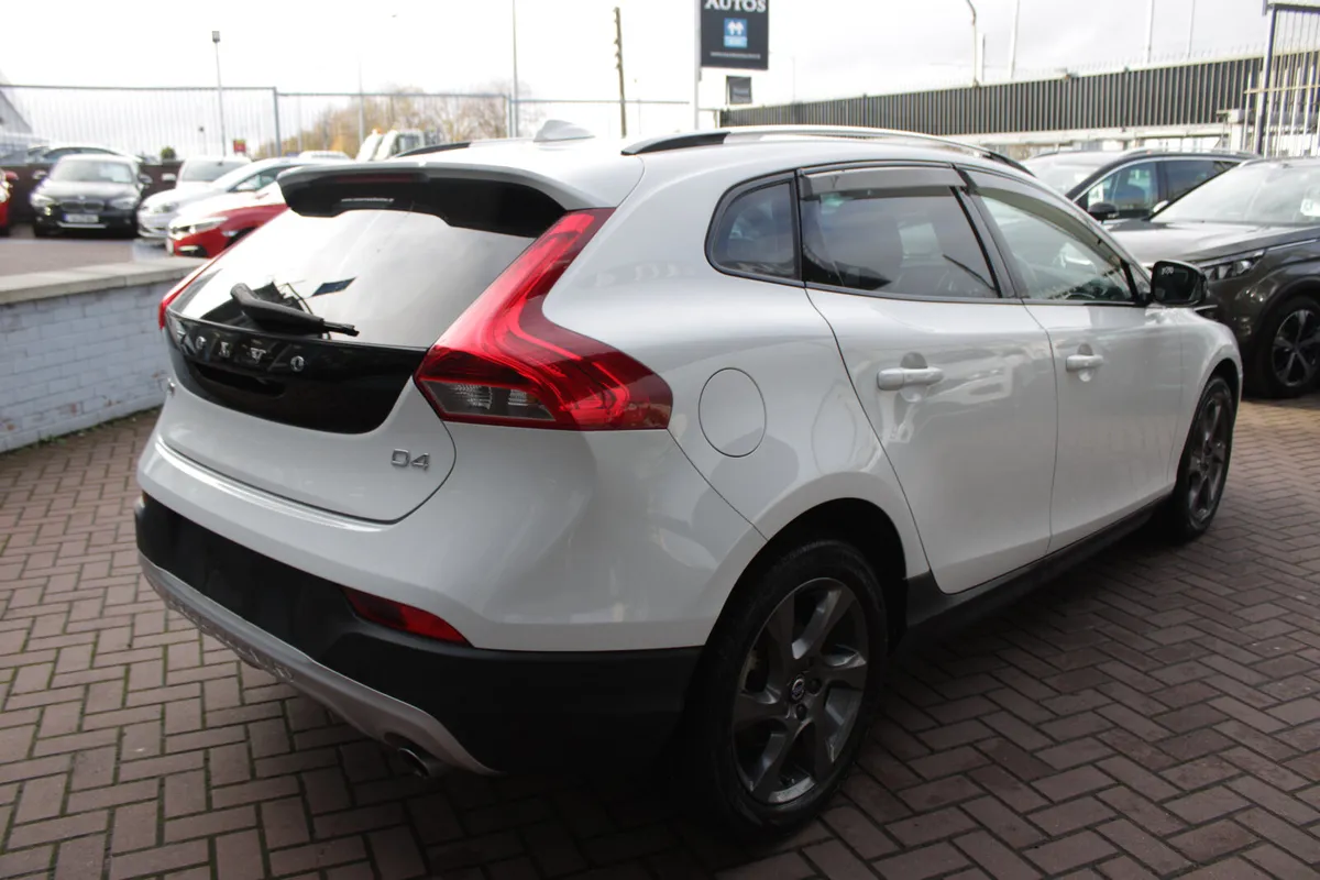 2.0D4 CROSS COUNTRY HATCH 5DR AUTOMATIC - Image 4