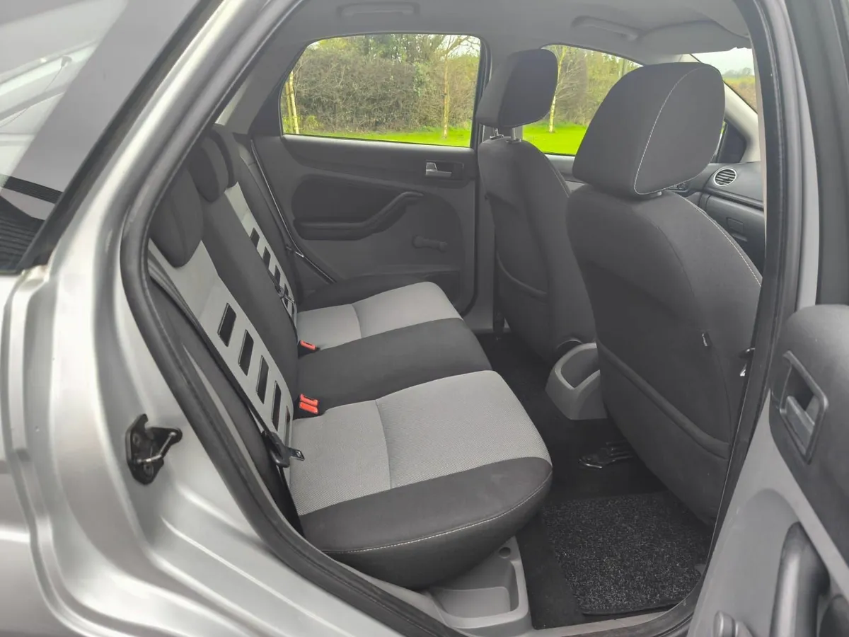Ford Focus 2011 - Image 3