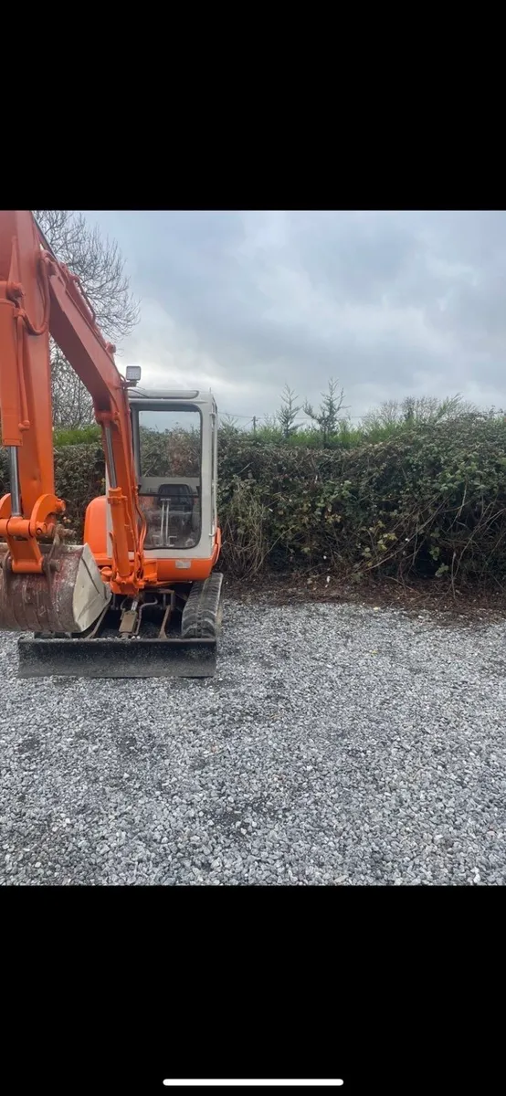 Hitachi 3ton mini digger - Image 1