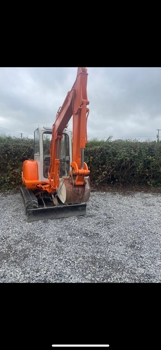 Hitachi 3ton mini digger - Image 2