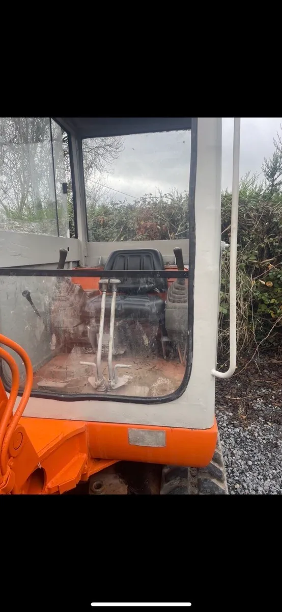 Hitachi 3ton mini digger - Image 3