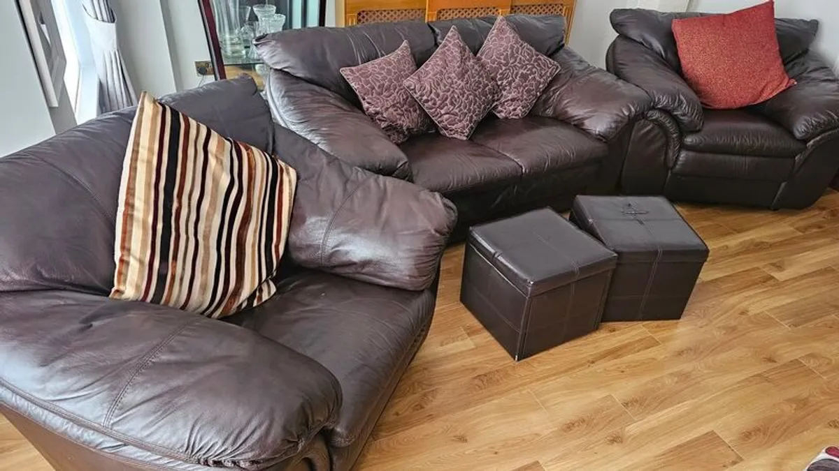 living room suite - Image 1