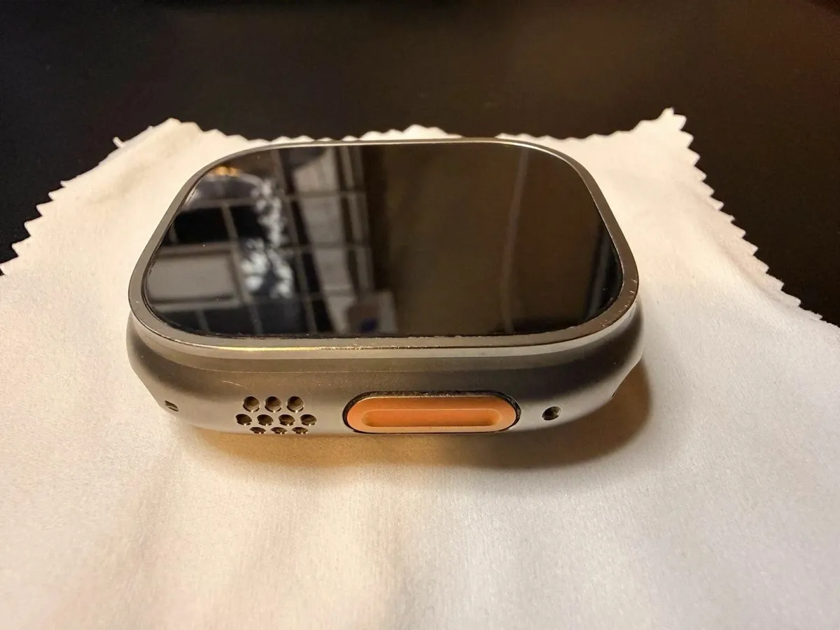 Apple Watch Ultra 2 (GPS + LTE) 49MM Titanium - Image 2