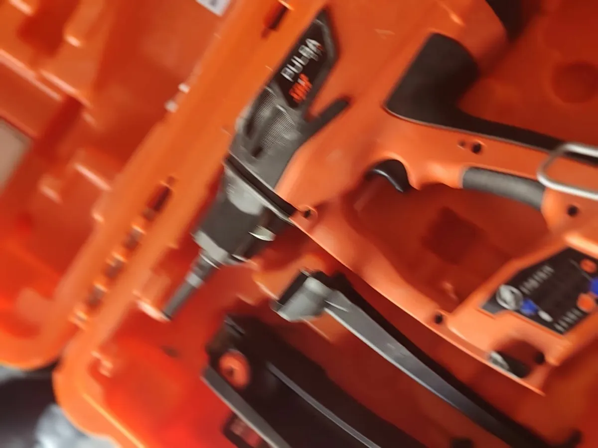 27E Spit Gun Concrete and Steel Nailer - Image 2