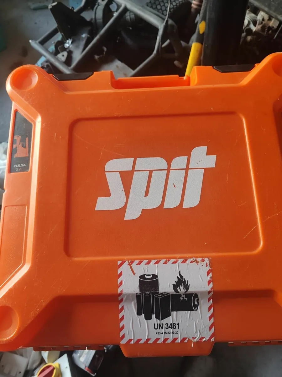 27E Spit Gun Concrete and Steel Nailer - Image 4