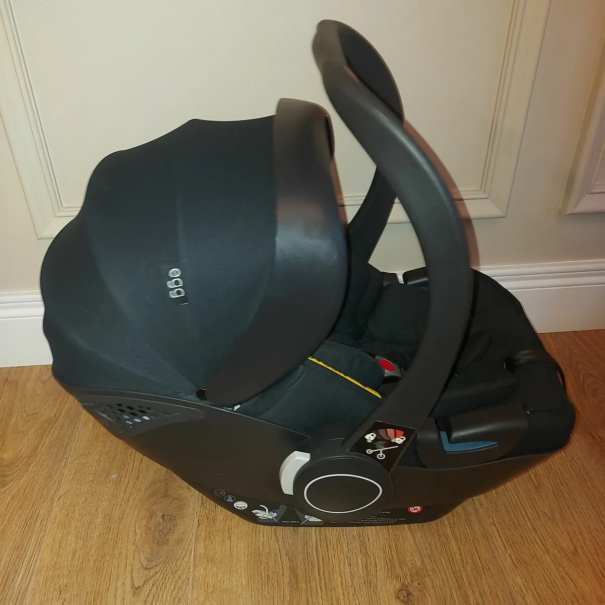 EGG CAR SEAT with I-Size isofix base with addaptos - Image 1