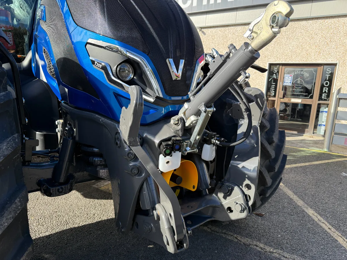 Valtra  T255 Versu Tractor with Extra's - Image 4