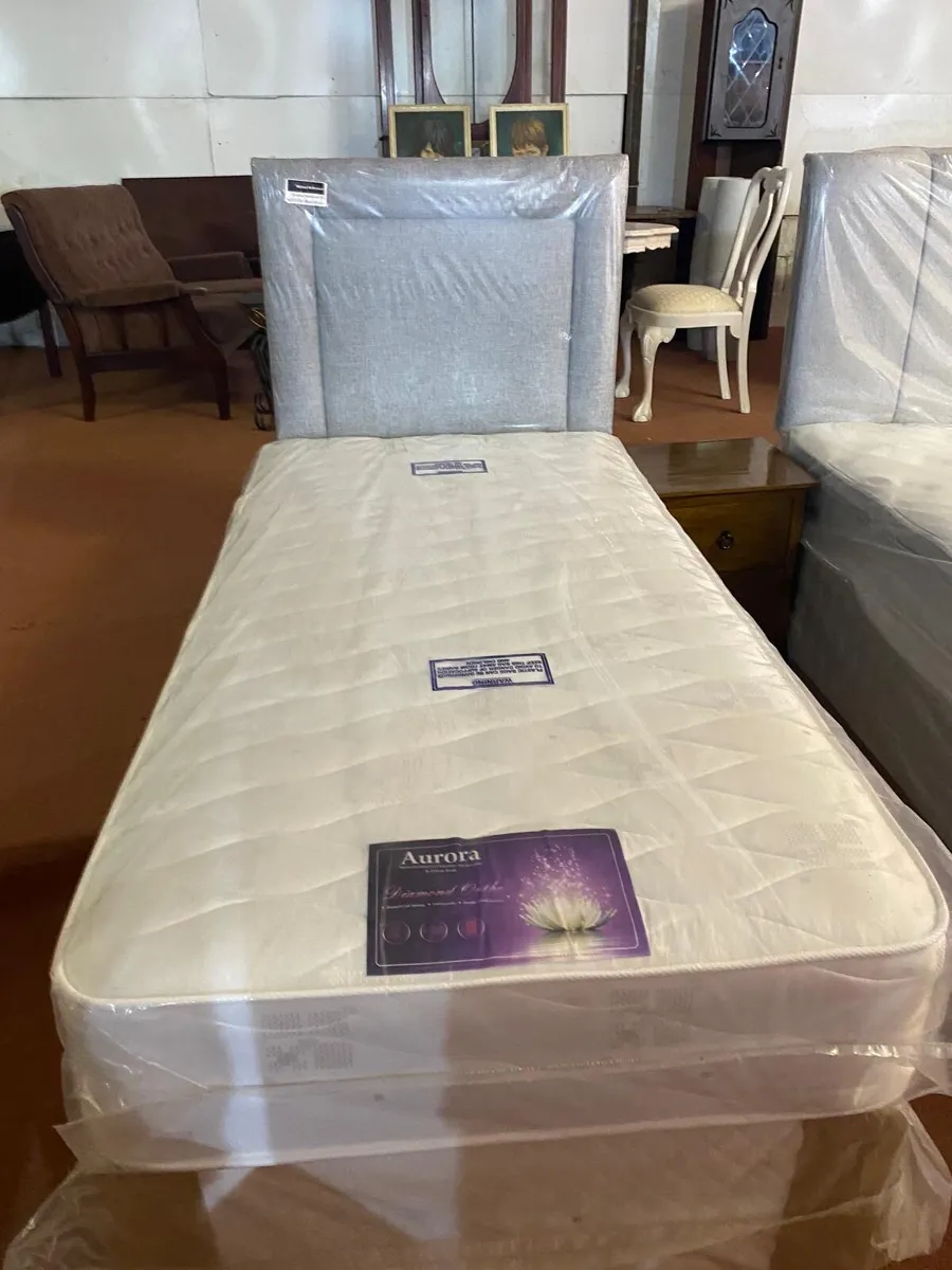 Single bed, base and fabric headboard - Image 1