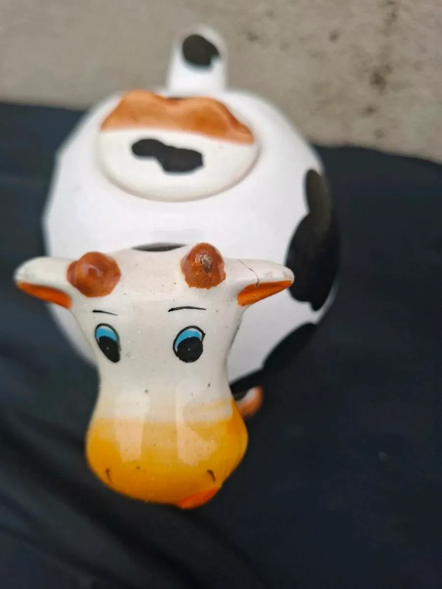 Novelty cow tea pot postage possible - Image 3